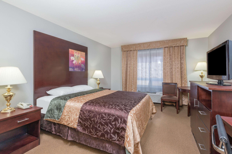 Super 8 By Wyndham Innisfail