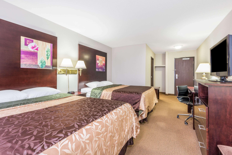 Super 8 By Wyndham Innisfail