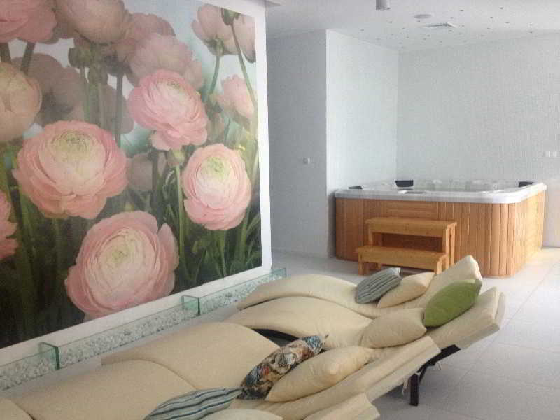 Persey Admiral Plaza Apartments