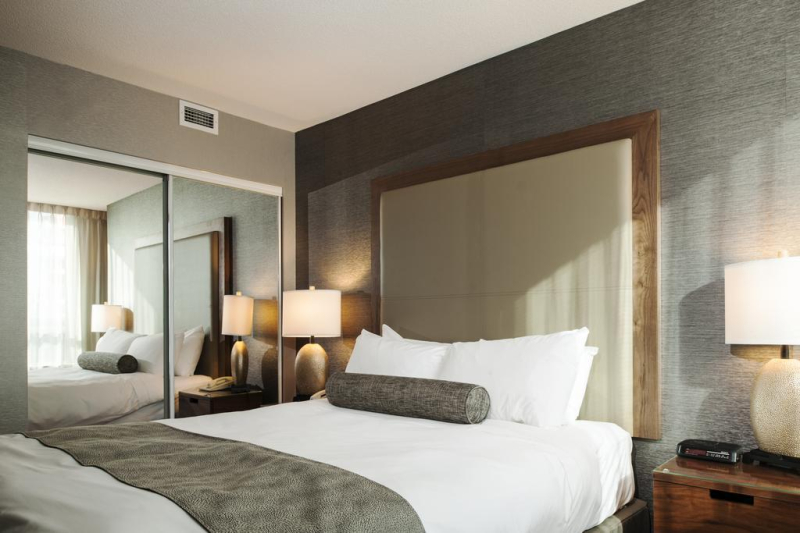 Carmana Hotel & Suites