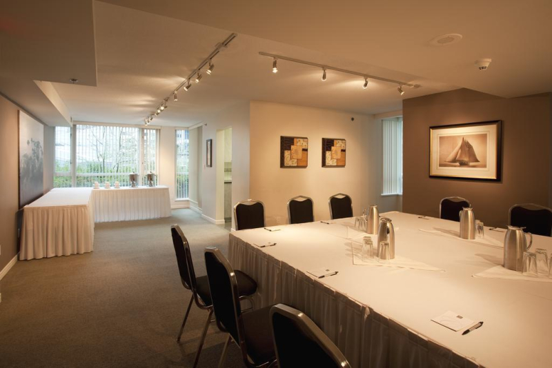 Carmana Hotel & Suites