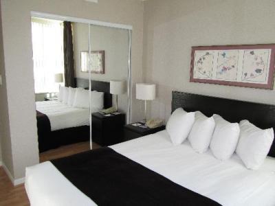 Carmana Hotel & Suites