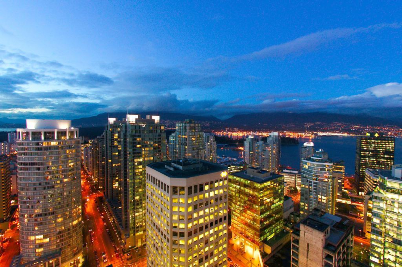 Carmana Hotel & Suites