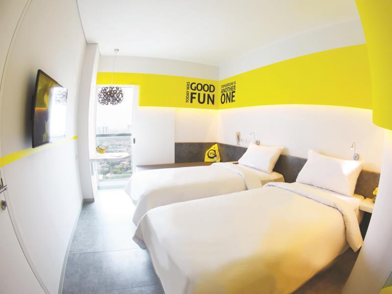 Yello Hotel Jemursari