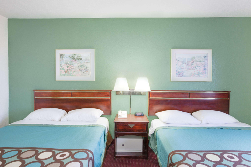 Super 8 By Wyndham Kennett