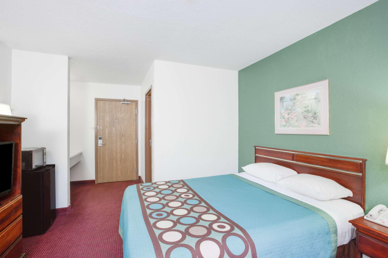 Super 8 By Wyndham Kennett