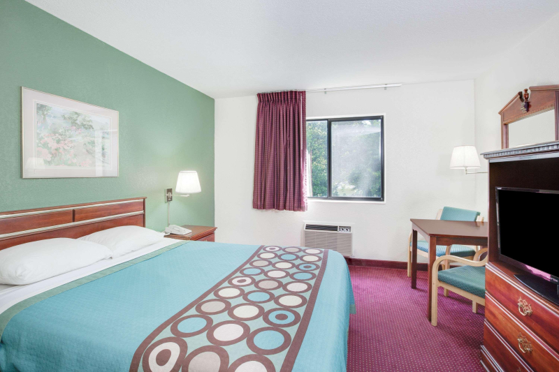 Super 8 By Wyndham Kennett