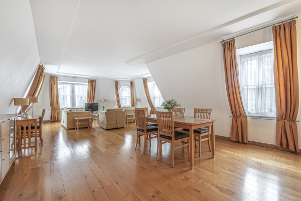 Las mejores ofertas de The Kings Wardrobe by BridgeStreet Central London