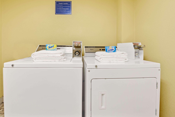 Las mejores ofertas de Days Inn & Suites By Wyndham Desoto Dallas 