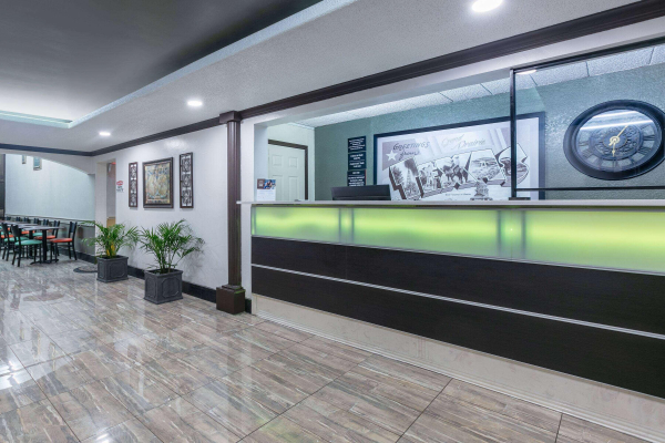 Las mejores ofertas de Super 8 by Wyndham Grand Prairie North Dallas 