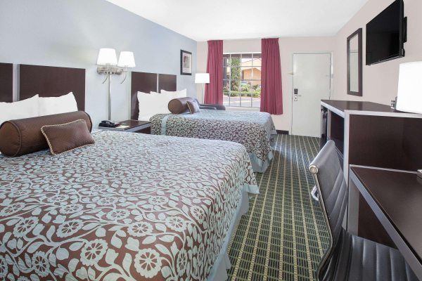 Las mejores ofertas de Days Inn By Wyndham Market Center Dallas Love Fiel Dallas 