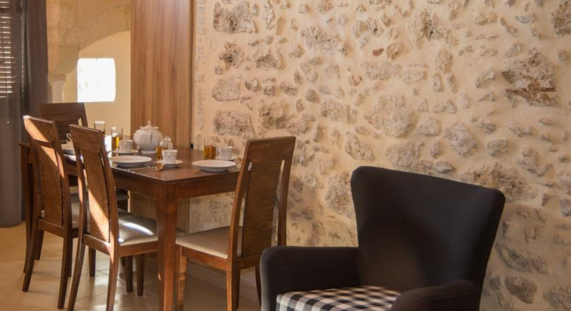 Porto Enetikos Suites