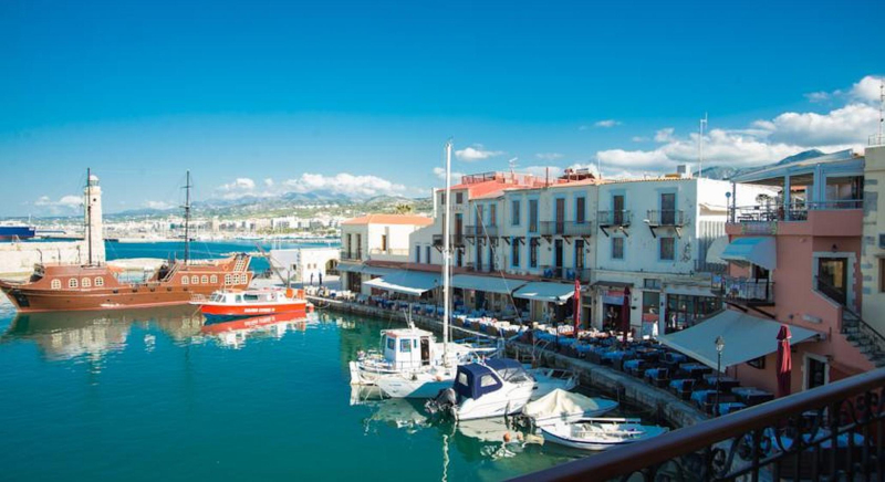 Porto Enetikos Suites