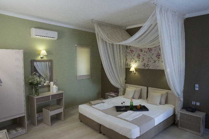 Elia Stalos Apartments