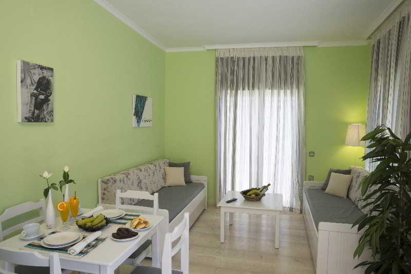 Elia Stalos Apartments