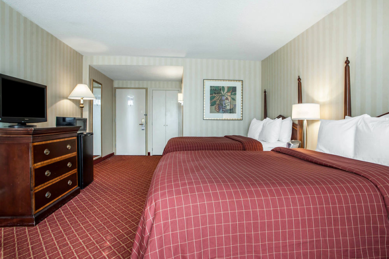 Clarion Hotel Empire Meadowlands Hotel