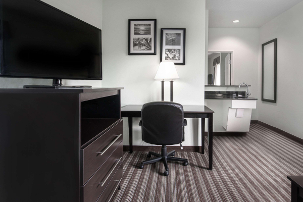 Las mejores ofertas de Days Inn & Suites by Wyndham Dallas Dallas 