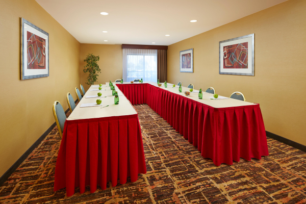 Las mejores ofertas de Holiday Inn Hotel & Suites Santa Maria California City 