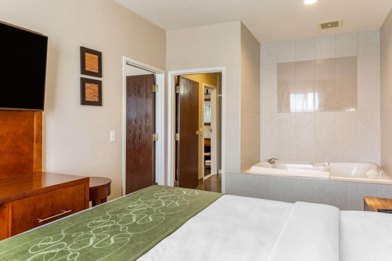 Comfort Suites (Dover)