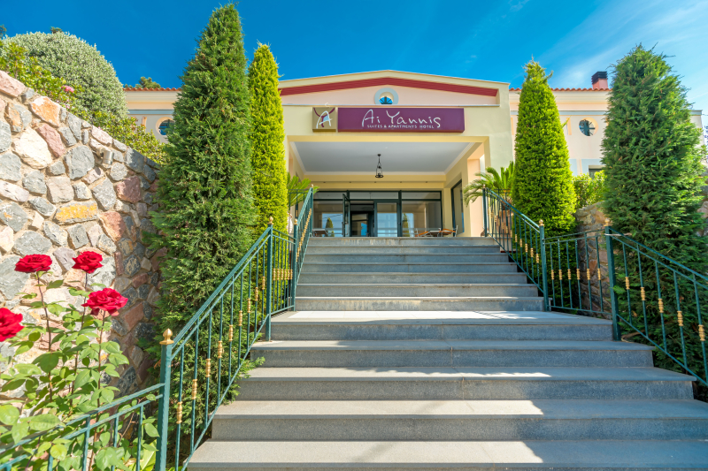 Ai Yannis Suites & Apartments