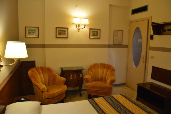 Las mejores ofertas de Hotel Central Meta Di Sorrento