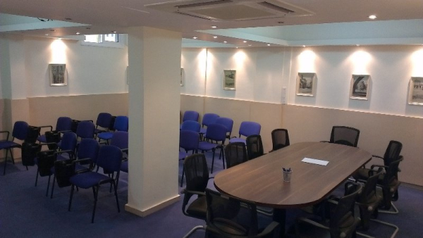 Las mejores ofertas de Frixos Suites Hotel Apts Larnaca