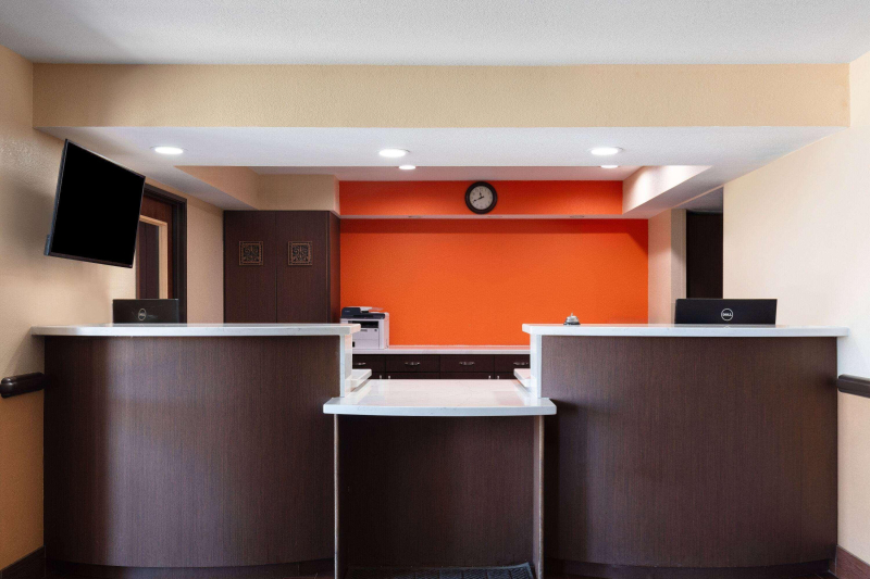 Howard Johnson by Wyndham Williams