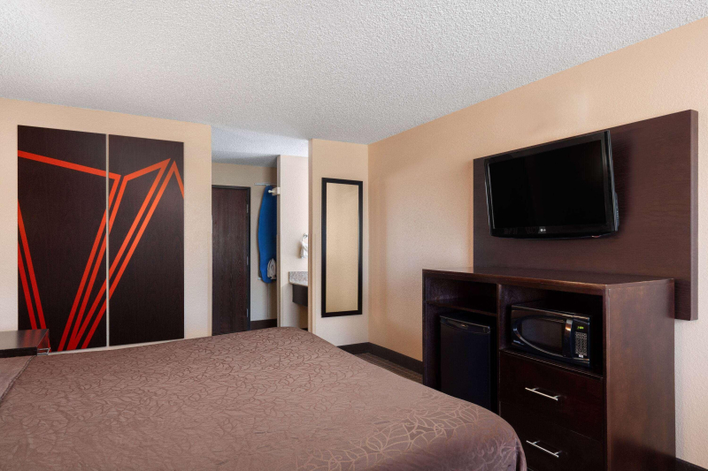 Howard Johnson by Wyndham Williams