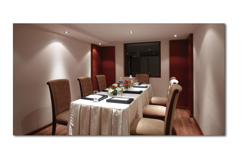 Las mejores ofertas de SureStay Plus Hotel by Best Western Indore Indore