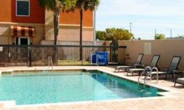 HAMPTON INN & SUITES CAPE CORAL