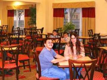 HAMPTON INN & SUITES CAPE CORAL