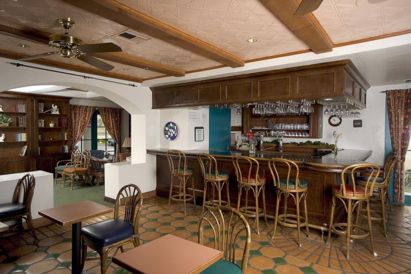 Oxford Suites Pismo Beach