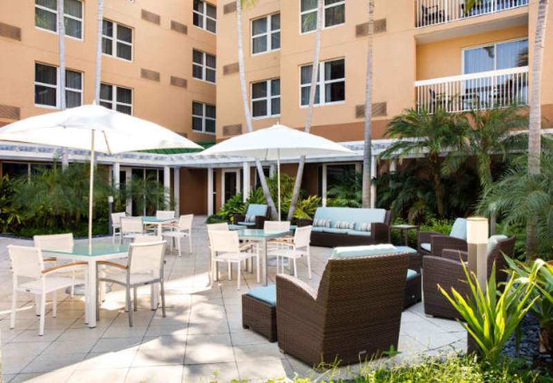 HOTEL COURTYARD MIAMI AVENTURA MALL