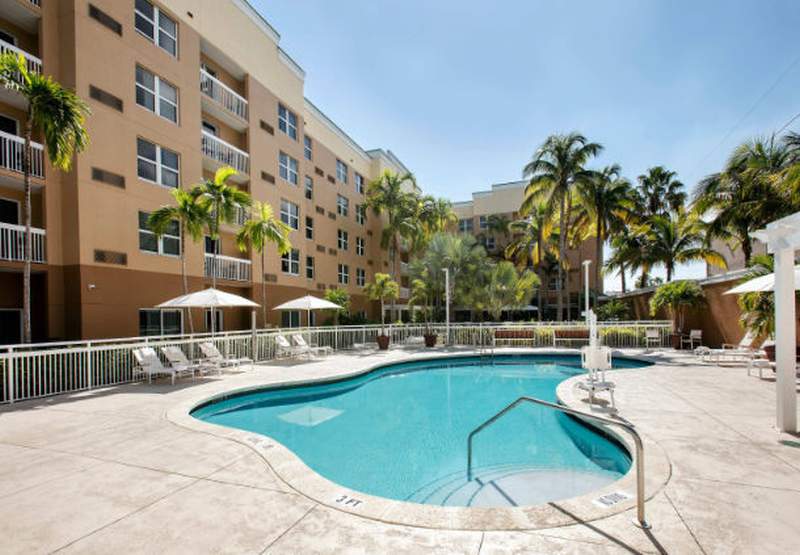 HOTEL COURTYARD MIAMI AVENTURA MALL