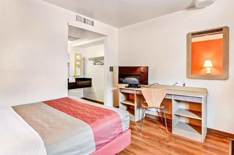 Motel 6 Pittsburgh Crafton