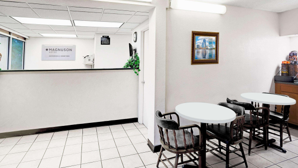 Las mejores ofertas de Magnuson Hotel Jacksonville Downtown Jacksonville Naval Air Stati 