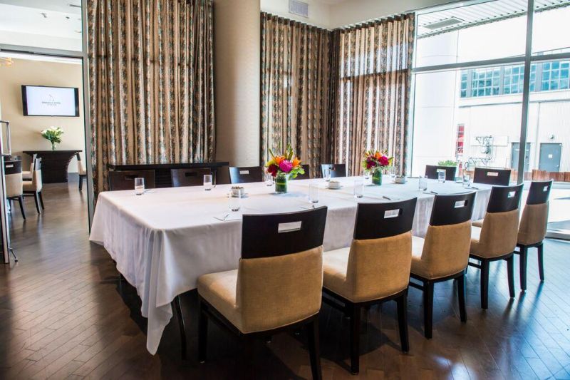 Pinnacle Hotel At The Pier