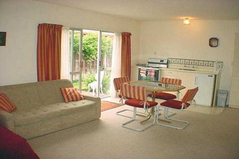 Cranford Court Motel