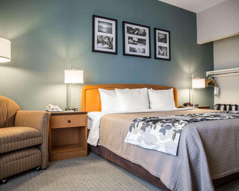 Sleep Inn & Suites Davenport Area