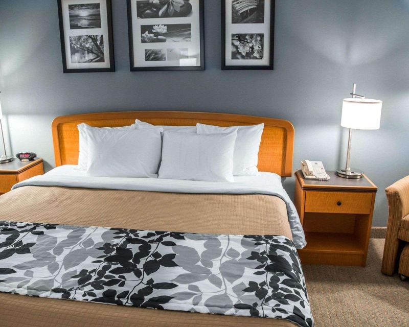 Sleep Inn & Suites Davenport Area