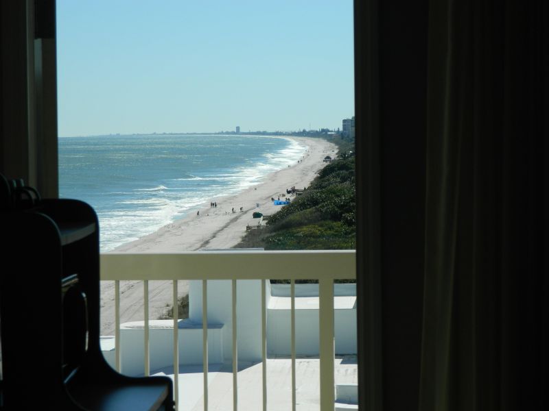 Crowne Plaza Melbourne Oceanfront