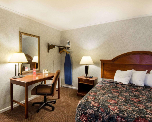 Las mejores ofertas de Econo Lodge Inn & Suites West of Boston Boston