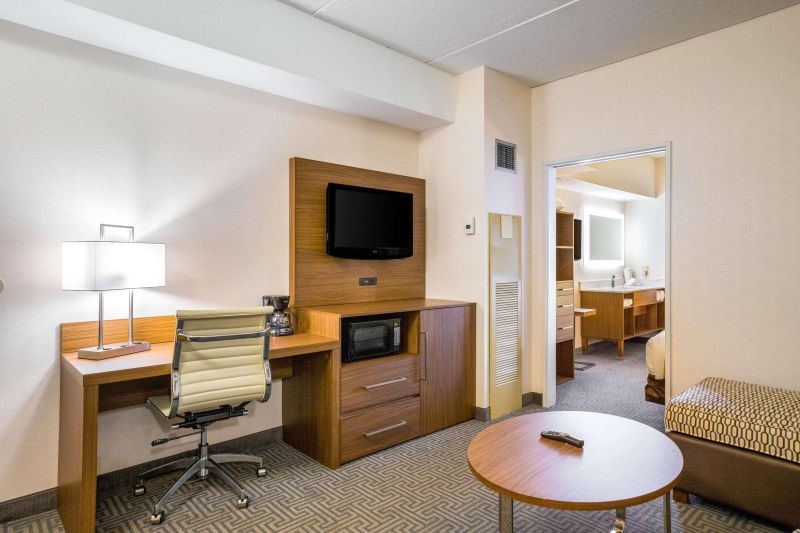 Quality Suites Lansing