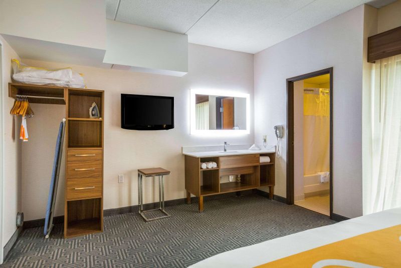 Quality Suites Lansing