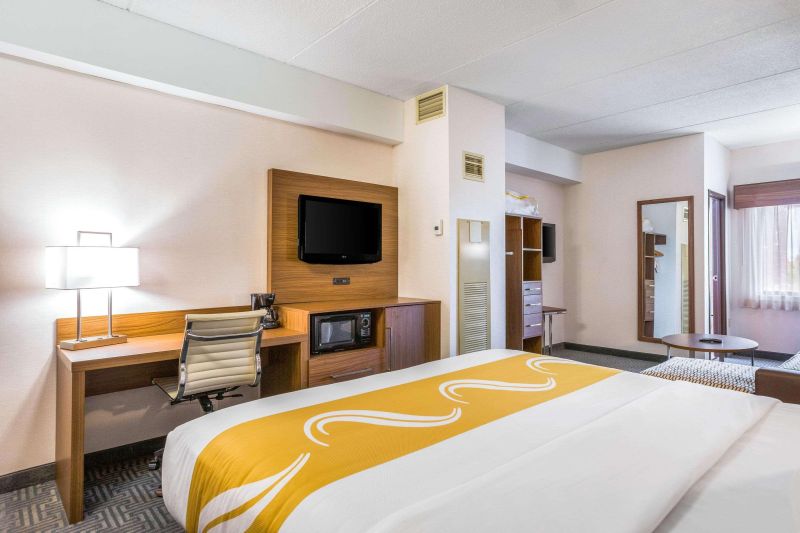 Quality Suites Lansing