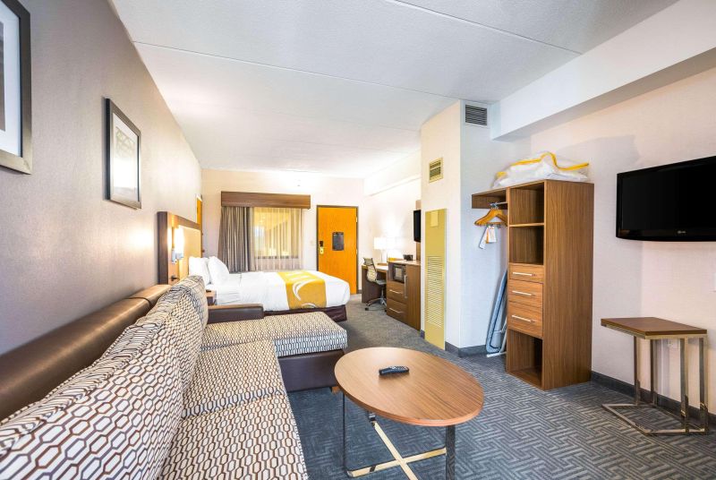 Quality Suites Lansing