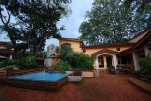 Tropical Gardens Suites & Apartments