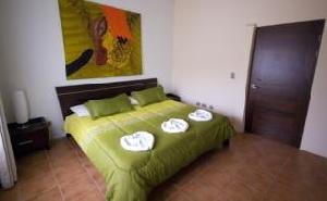 Tropical Gardens Suites & Apartments