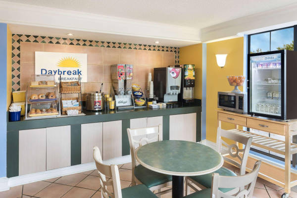 Las mejores ofertas de Days Inn & Suites by Wyndham Huntsville Huntsville 