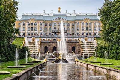 Tour de día completo al Gran Palacio y los parques en Peterhof Tour de día completo al Gran Palacio y los parques en Peterhof